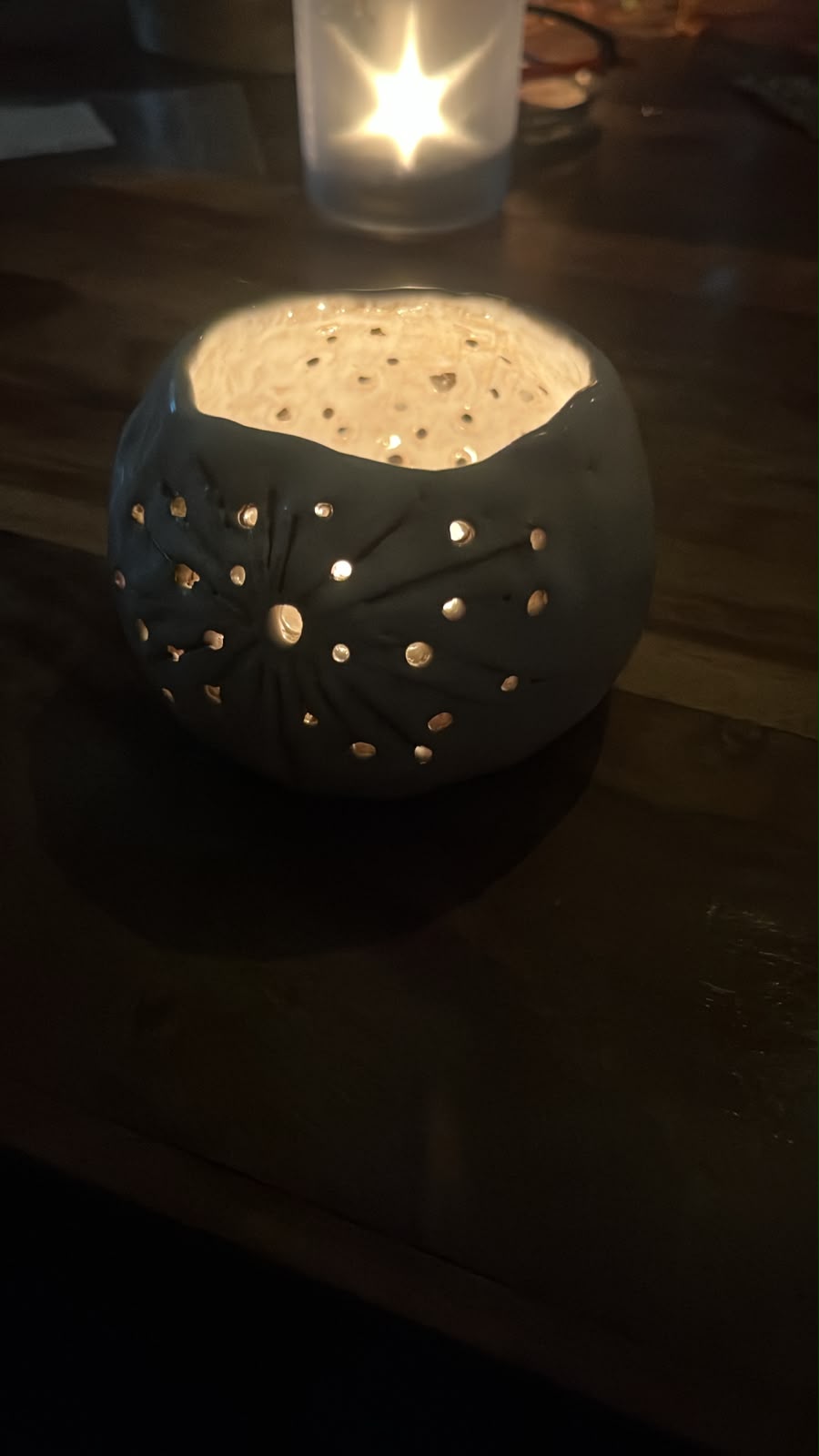 See pampoentjie / Sea anemone candle holder by Hanri - pottery class student